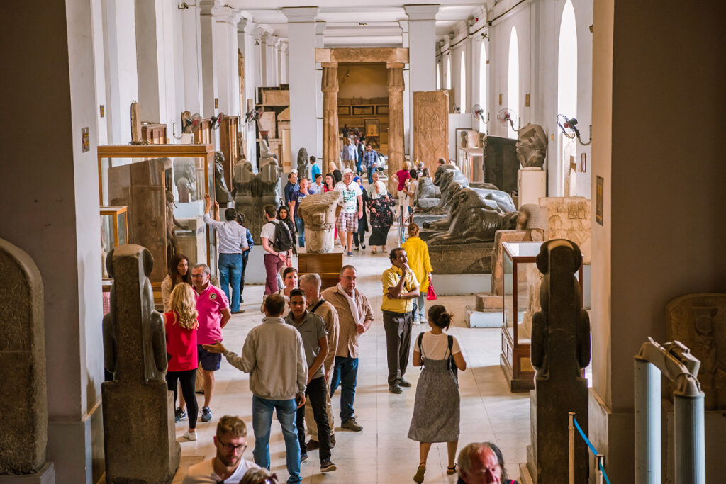 Przygotowanie dziecka do podróży do Egiptu – zabawki, książki i edukacja