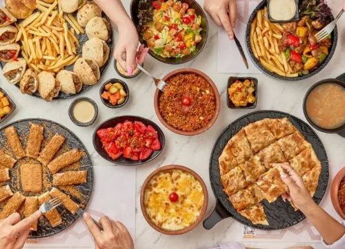 Smaki Egiptu: Od ulicznych przysmaków w Kairze po wykwintne dania nad Morzem Czerwonym