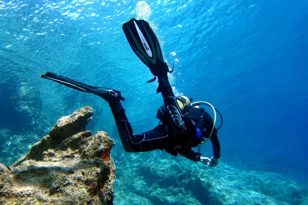 Snorkeling i nurkowanie w Morzu Czerwonym – podwodny świat raf"