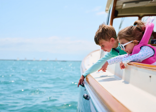 Jak przygotować dzieci do pierwszej morskiej przygody – praktyczny przewodnik dla rodziców