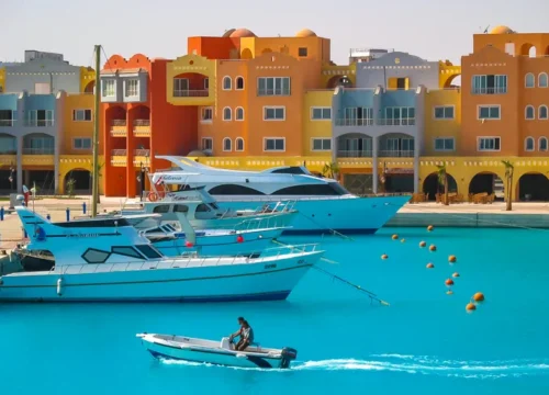 Hurghada czy Marsa Alam – co wybrać? Kompleksowe porównanie najpopularniejszych kurortów w Egipcie