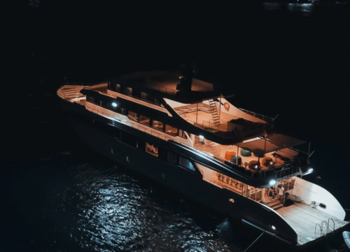 Wieczorne rejsy z kolacją w Hurghadzie – romantyczna atrakcja, która oczaruje każdą parę