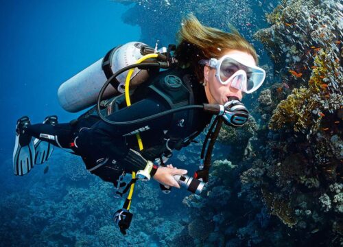 Kompletny przewodnik po morskich wycieczkach w Hurghadzie – snorkeling, nurkowanie, łodzie podwodne, luksusowe statki, delfiny i plażowanie